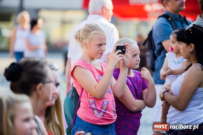 Zdjęcie w galerii na portalu naszraciborz.pl: Pożegnanie lata z MDK na raciborskim rynku wiadomości z regionu