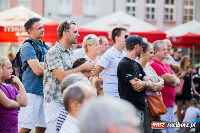 Zdjęcie w galerii na portalu naszraciborz.pl: Pożegnanie lata z MDK na raciborskim rynku wiadomości z regionu
