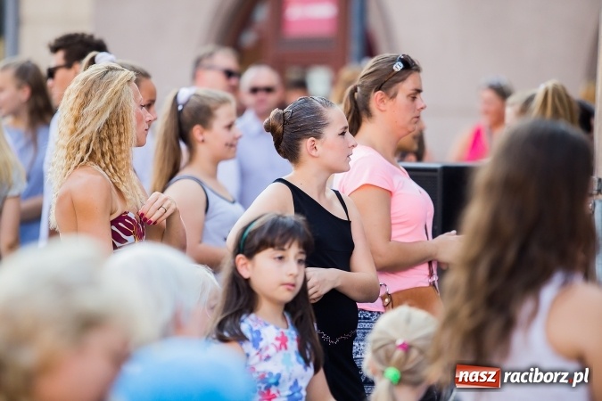 Zdjęcie w galerii na portalu naszraciborz.pl: Pożegnanie lata z MDK na raciborskim rynku wiadomości z regionu