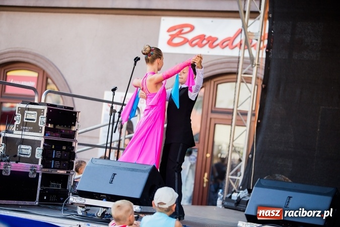 Zdjęcie w galerii na portalu naszraciborz.pl: Pożegnanie lata z MDK na raciborskim rynku wiadomości z regionu