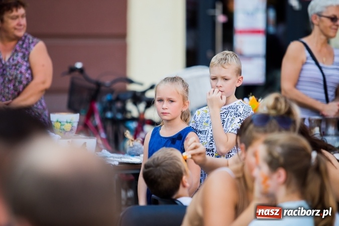 Zdjęcie w galerii na portalu naszraciborz.pl: Pożegnanie lata z MDK na raciborskim rynku wiadomości z regionu