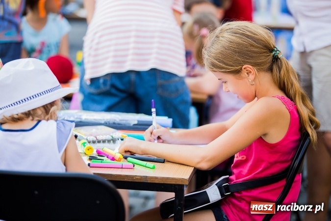 Zdjęcie w galerii na portalu naszraciborz.pl: Pożegnanie lata z MDK na raciborskim rynku wiadomości z regionu