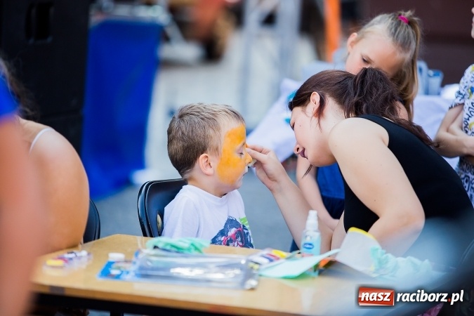 Zdjęcie w galerii na portalu naszraciborz.pl: Pożegnanie lata z MDK na raciborskim rynku wiadomości z regionu