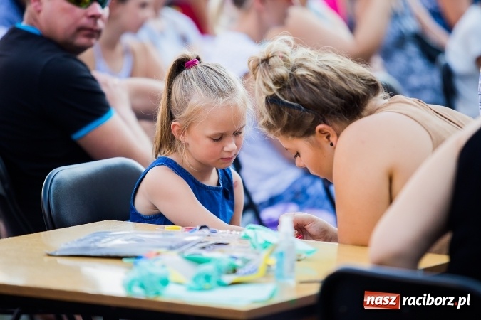 Zdjęcie w galerii na portalu naszraciborz.pl: Pożegnanie lata z MDK na raciborskim rynku wiadomości z regionu