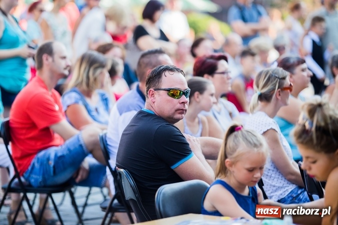 Zdjęcie w galerii na portalu naszraciborz.pl: Pożegnanie lata z MDK na raciborskim rynku wiadomości z regionu