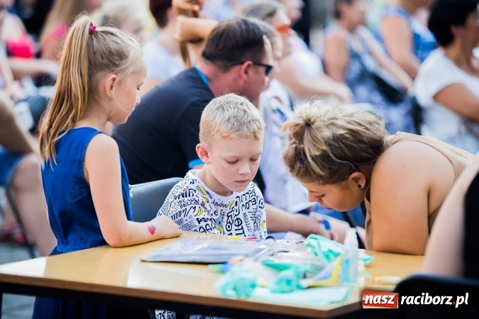 Zdjęcie w galerii na portalu naszraciborz.pl: Pożegnanie lata z MDK na raciborskim rynku wiadomości z regionu