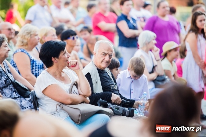 Zdjęcie w galerii na portalu naszraciborz.pl: Pożegnanie lata z MDK na raciborskim rynku wiadomości z regionu