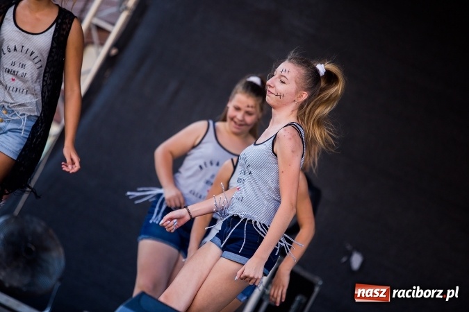 Zdjęcie w galerii na portalu naszraciborz.pl: Pożegnanie lata z MDK na raciborskim rynku wiadomości z regionu