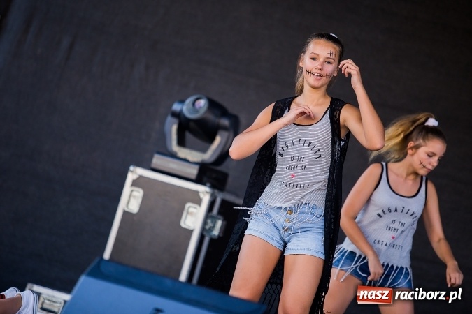 Zdjęcie w galerii na portalu naszraciborz.pl: Pożegnanie lata z MDK na raciborskim rynku wiadomości z regionu