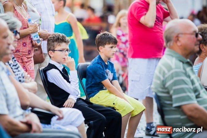 Zdjęcie w galerii na portalu naszraciborz.pl: Pożegnanie lata z MDK na raciborskim rynku wiadomości z regionu