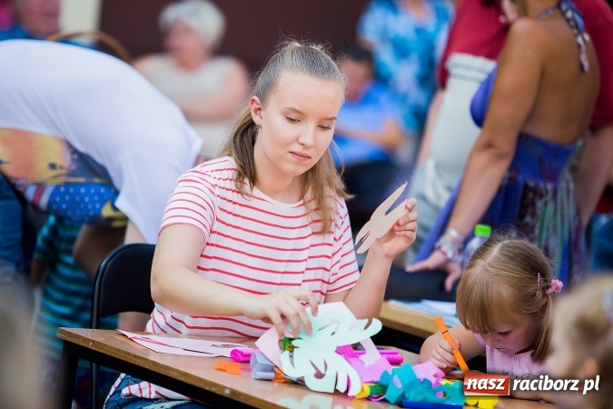 Zdjęcie w galerii na portalu naszraciborz.pl: Pożegnanie lata z MDK na raciborskim rynku wiadomości z regionu