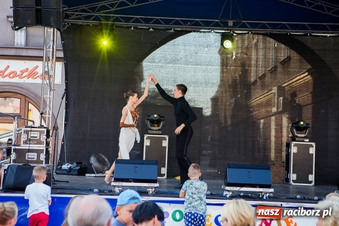 Zdjęcie w galerii na portalu naszraciborz.pl: Pożegnanie lata z MDK na raciborskim rynku wiadomości z regionu
