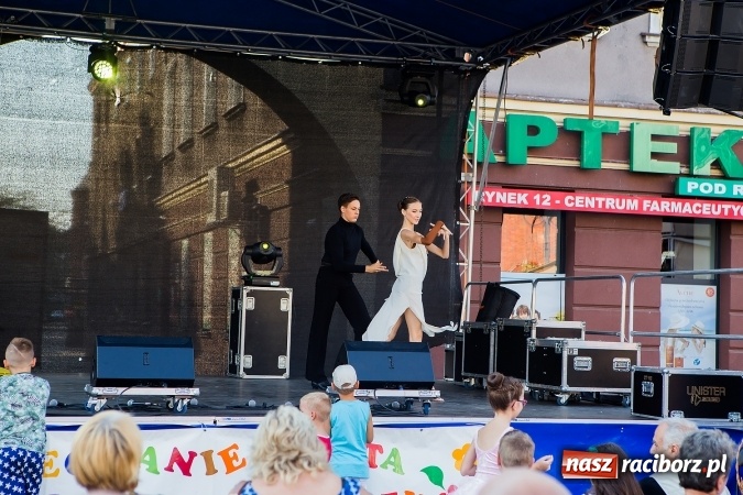 Zdjęcie w galerii na portalu naszraciborz.pl: Pożegnanie lata z MDK na raciborskim rynku wiadomości z regionu