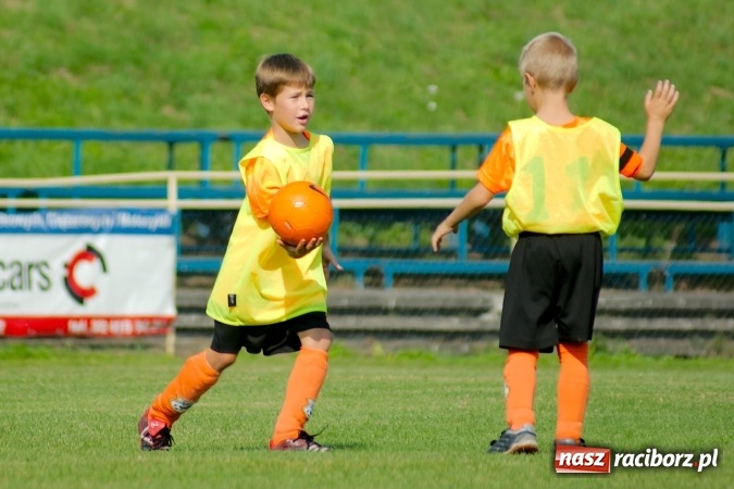 Zdjęcie w galerii na portalu naszraciborz.pl: Żaki Rafako i Tworkowa zainaugurowały sezon wiadomości z regionu