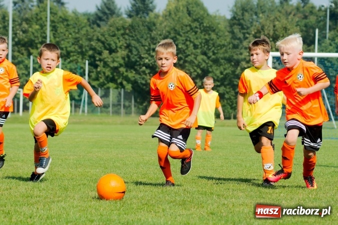 Zdjęcie w galerii na portalu naszraciborz.pl: Żaki Rafako i Tworkowa zainaugurowały sezon wiadomości z regionu