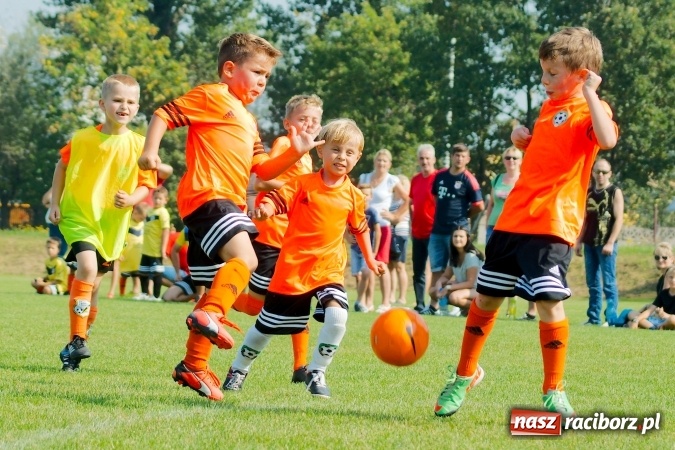 Zdjęcie w galerii na portalu naszraciborz.pl: Żaki Rafako i Tworkowa zainaugurowały sezon wiadomości z regionu