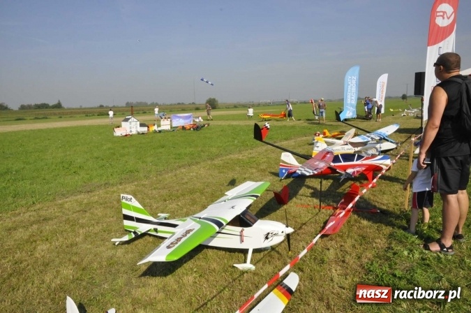 Zdjęcie w galerii na portalu naszraciborz.pl: Air Show nad Ulgą. Z planu filmowego Dywizjon 303 nad raciborskie niebo wiadomości z regionu