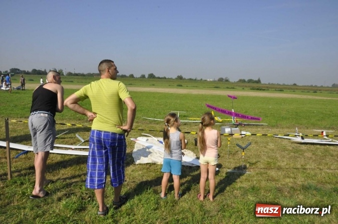 Zdjęcie w galerii na portalu naszraciborz.pl: Air Show nad Ulgą. Z planu filmowego Dywizjon 303 nad raciborskie niebo wiadomości z regionu
