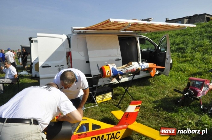 Zdjęcie w galerii na portalu naszraciborz.pl: Air Show nad Ulgą. Z planu filmowego Dywizjon 303 nad raciborskie niebo wiadomości z regionu