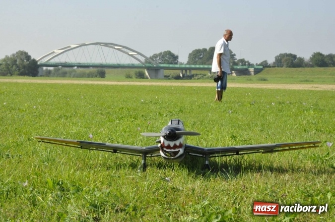 Zdjęcie w galerii na portalu naszraciborz.pl: Air Show nad Ulgą. Z planu filmowego Dywizjon 303 nad raciborskie niebo wiadomości z regionu