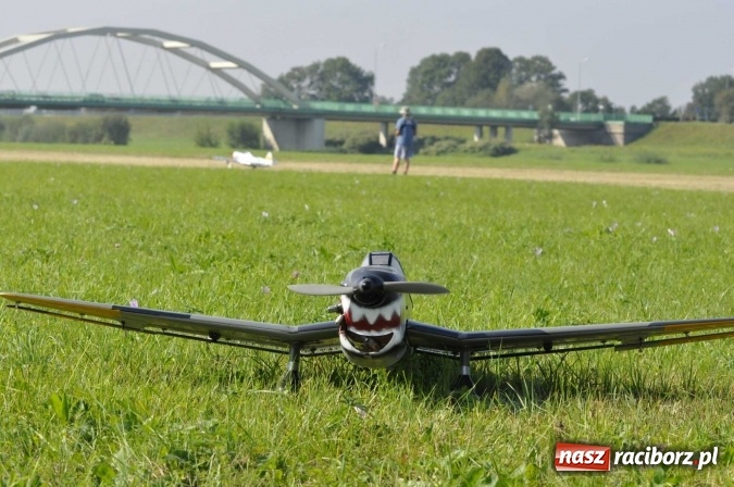 Zdjęcie w galerii na portalu naszraciborz.pl: Air Show nad Ulgą. Z planu filmowego Dywizjon 303 nad raciborskie niebo wiadomości z regionu