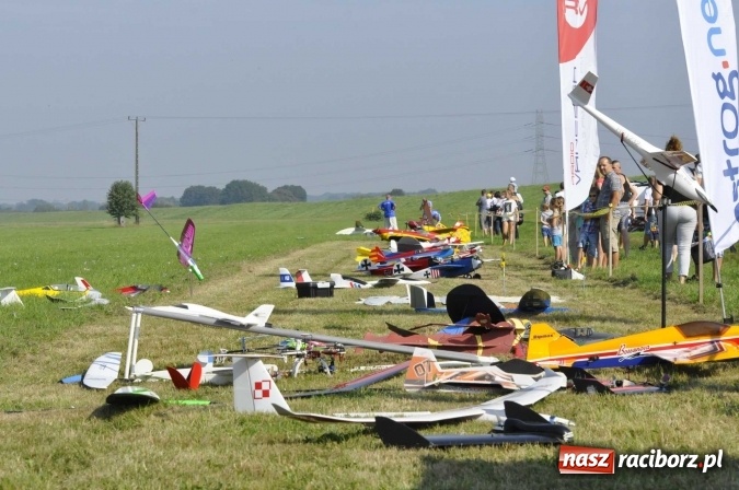 Zdjęcie w galerii na portalu naszraciborz.pl: Air Show nad Ulgą. Z planu filmowego Dywizjon 303 nad raciborskie niebo wiadomości z regionu