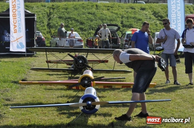 Zdjęcie w galerii na portalu naszraciborz.pl: Air Show nad Ulgą. Z planu filmowego Dywizjon 303 nad raciborskie niebo wiadomości z regionu