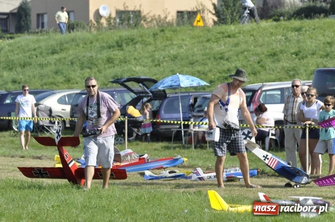 Zdjęcie w galerii na portalu naszraciborz.pl: Air Show nad Ulgą. Z planu filmowego Dywizjon 303 nad raciborskie niebo wiadomości z regionu