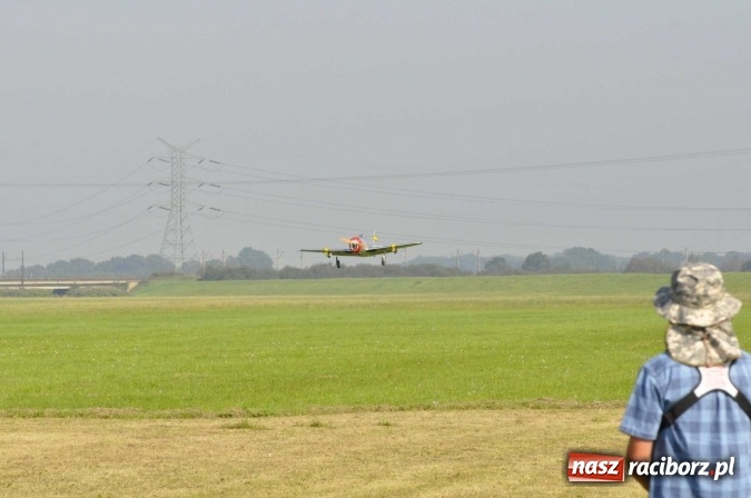 Zdjęcie w galerii na portalu naszraciborz.pl: Air Show nad Ulgą. Z planu filmowego Dywizjon 303 nad raciborskie niebo wiadomości z regionu