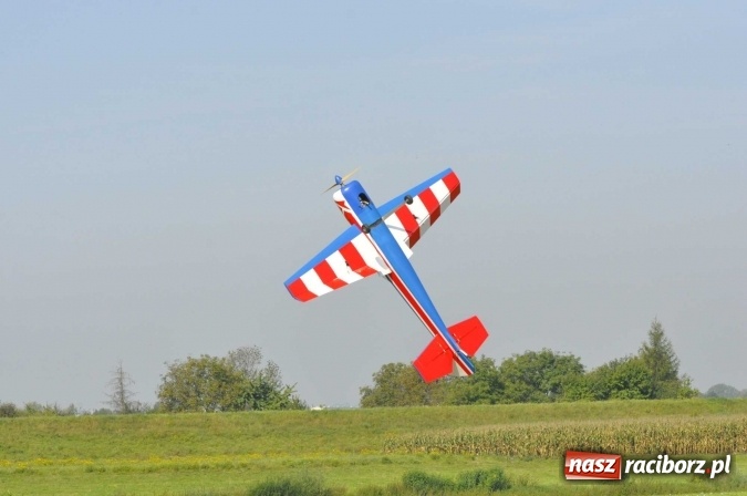 Zdjęcie w galerii na portalu naszraciborz.pl: Air Show nad Ulgą. Z planu filmowego Dywizjon 303 nad raciborskie niebo wiadomości z regionu