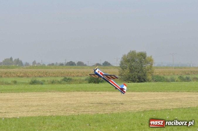 Zdjęcie w galerii na portalu naszraciborz.pl: Air Show nad Ulgą. Z planu filmowego Dywizjon 303 nad raciborskie niebo wiadomości z regionu