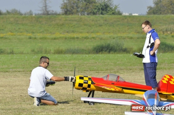 Zdjęcie w galerii na portalu naszraciborz.pl: Air Show nad Ulgą. Z planu filmowego Dywizjon 303 nad raciborskie niebo wiadomości z regionu