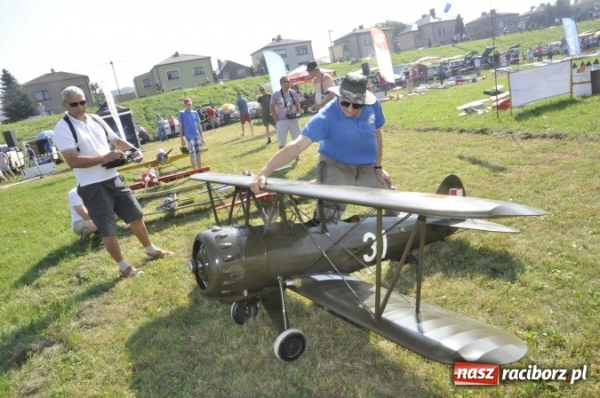 Zdjęcie w galerii na portalu naszraciborz.pl: Air Show nad Ulgą. Z planu filmowego Dywizjon 303 nad raciborskie niebo wiadomości z regionu