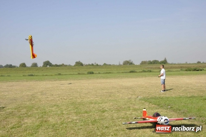 Zdjęcie w galerii na portalu naszraciborz.pl: Air Show nad Ulgą. Z planu filmowego Dywizjon 303 nad raciborskie niebo wiadomości z regionu
