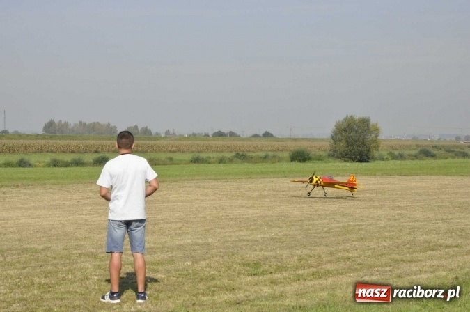 Zdjęcie w galerii na portalu naszraciborz.pl: Air Show nad Ulgą. Z planu filmowego Dywizjon 303 nad raciborskie niebo wiadomości z regionu