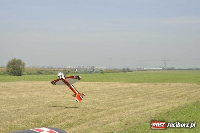 Zdjęcie w galerii na portalu naszraciborz.pl: Air Show nad Ulgą. Z planu filmowego Dywizjon 303 nad raciborskie niebo wiadomości z regionu