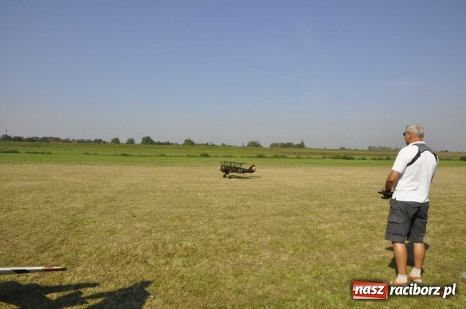 Zdjęcie w galerii na portalu naszraciborz.pl: Air Show nad Ulgą. Z planu filmowego Dywizjon 303 nad raciborskie niebo wiadomości z regionu