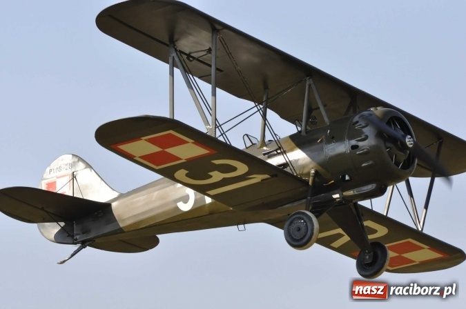 Zdjęcie w galerii na portalu naszraciborz.pl: Air Show nad Ulgą. Z planu filmowego Dywizjon 303 nad raciborskie niebo wiadomości z regionu