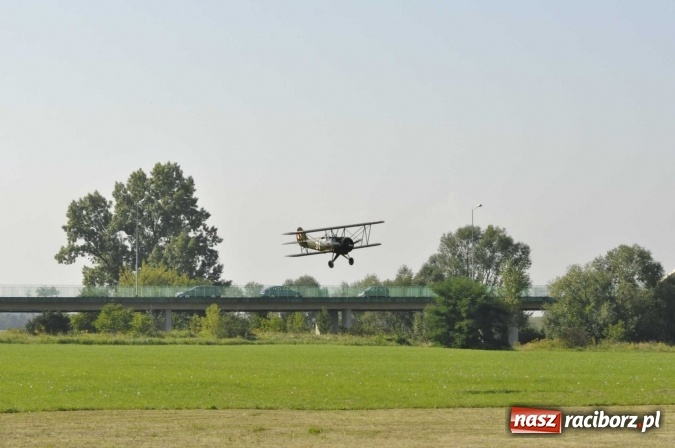 Zdjęcie w galerii na portalu naszraciborz.pl: Air Show nad Ulgą. Z planu filmowego Dywizjon 303 nad raciborskie niebo wiadomości z regionu