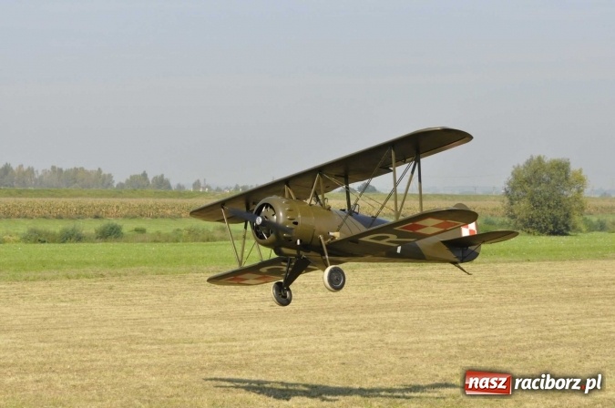 Zdjęcie w galerii na portalu naszraciborz.pl: Air Show nad Ulgą. Z planu filmowego Dywizjon 303 nad raciborskie niebo wiadomości z regionu