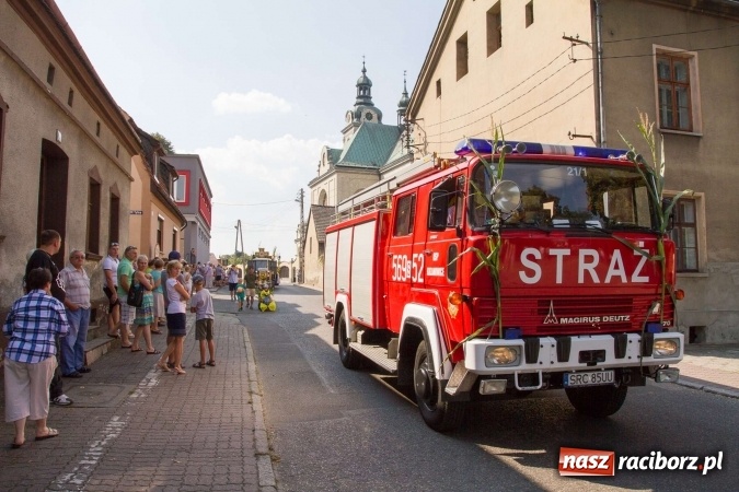 Zdjęcie w galerii na portalu naszraciborz.pl: Dożynki 2016. W Krzanowicach nie odpuścili i dożynki zrobili. W kolorowym korowodzie piękne dziewczęta i drogie maszyny wiadomości z regionu