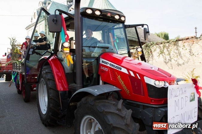 Zdjęcie w galerii na portalu naszraciborz.pl: Dożynki 2016. W Krzanowicach nie odpuścili i dożynki zrobili. W kolorowym korowodzie piękne dziewczęta i drogie maszyny wiadomości z regionu