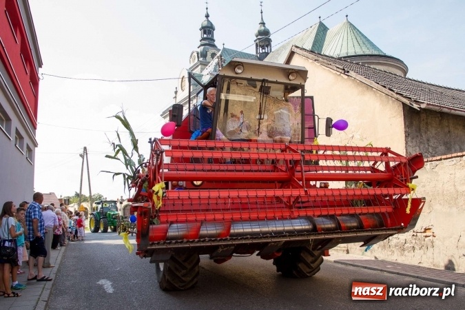 Zdjęcie w galerii na portalu naszraciborz.pl: Dożynki 2016. W Krzanowicach nie odpuścili i dożynki zrobili. W kolorowym korowodzie piękne dziewczęta i drogie maszyny wiadomości z regionu