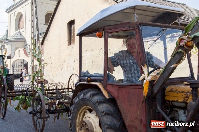 Zdjęcie w galerii na portalu naszraciborz.pl: Dożynki 2016. W Krzanowicach nie odpuścili i dożynki zrobili. W kolorowym korowodzie piękne dziewczęta i drogie maszyny wiadomości z regionu