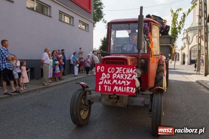 Zdjęcie w galerii na portalu naszraciborz.pl: Dożynki 2016. W Krzanowicach nie odpuścili i dożynki zrobili. W kolorowym korowodzie piękne dziewczęta i drogie maszyny wiadomości z regionu