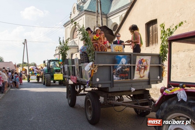 Zdjęcie w galerii na portalu naszraciborz.pl: Dożynki 2016. W Krzanowicach nie odpuścili i dożynki zrobili. W kolorowym korowodzie piękne dziewczęta i drogie maszyny wiadomości z regionu