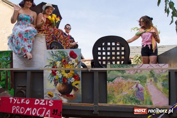 Zdjęcie w galerii na portalu naszraciborz.pl: Dożynki 2016. W Krzanowicach nie odpuścili i dożynki zrobili. W kolorowym korowodzie piękne dziewczęta i drogie maszyny wiadomości z regionu