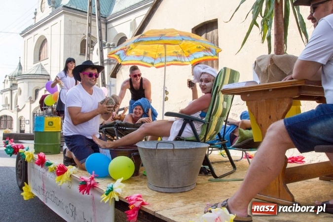 Zdjęcie w galerii na portalu naszraciborz.pl: Dożynki 2016. W Krzanowicach nie odpuścili i dożynki zrobili. W kolorowym korowodzie piękne dziewczęta i drogie maszyny wiadomości z regionu
