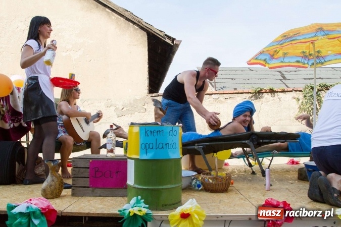 Zdjęcie w galerii na portalu naszraciborz.pl: Dożynki 2016. W Krzanowicach nie odpuścili i dożynki zrobili. W kolorowym korowodzie piękne dziewczęta i drogie maszyny wiadomości z regionu