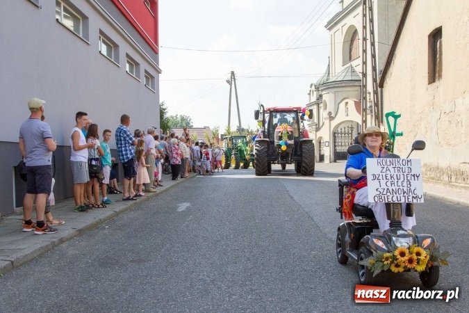 Zdjęcie w galerii na portalu naszraciborz.pl: Dożynki 2016. W Krzanowicach nie odpuścili i dożynki zrobili. W kolorowym korowodzie piękne dziewczęta i drogie maszyny wiadomości z regionu
